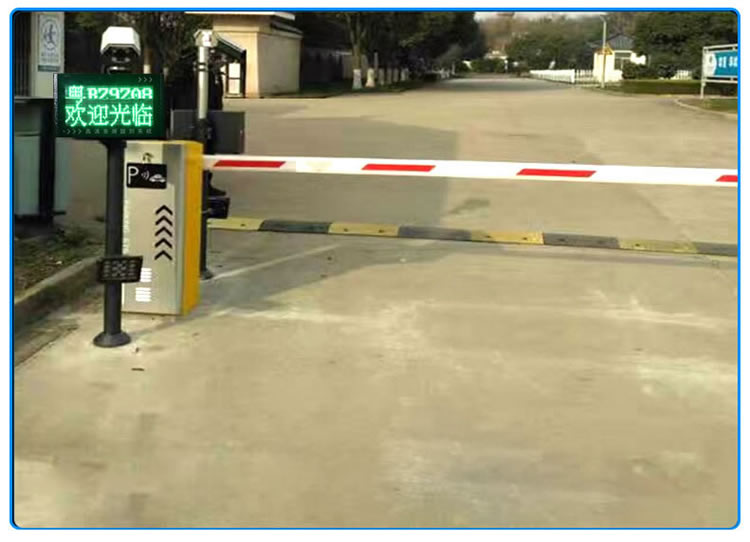 鼎臻科技 某停车场车牌识别LED显示屏案例